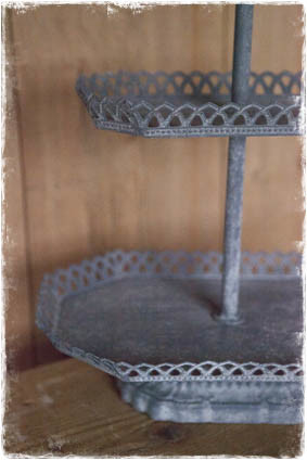 brocante etagere ijzer 2-laags grijs 8-hoekig - janenjuup