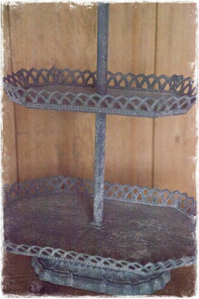 brocante, landelijke etagere ijzer 2-laags 8-hoekig - janenjuup