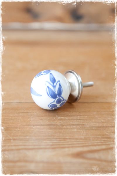 witte ronde deurknop met blauwe bloemen 4cm