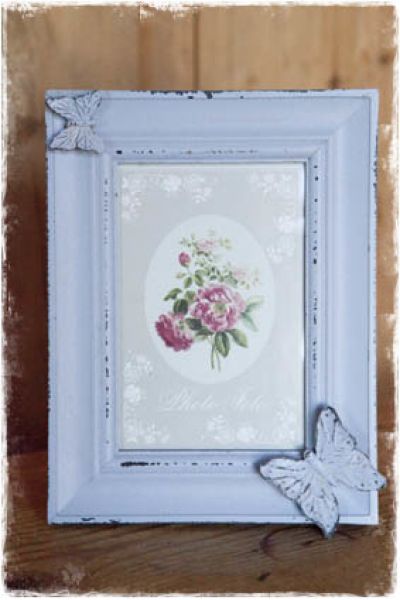brocante lichtblauw houten fotolijstje met vlinders - janenjuup