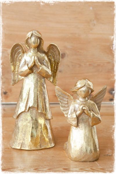 2 kerstfiguren staand en knielend biddende engeltjes