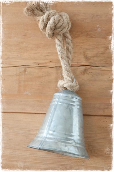 zinken kerstklok aan dik jute touw (16cm)