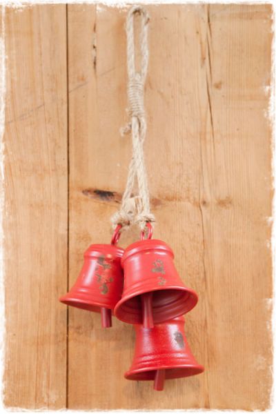 3 rode brocante kerstklokjes aan jute koord