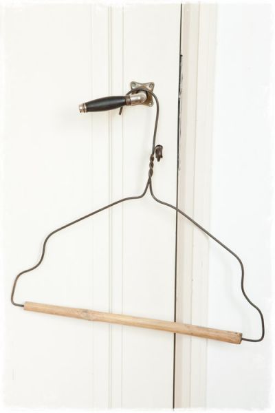 kleding hanger ijzerdraad en bamboe