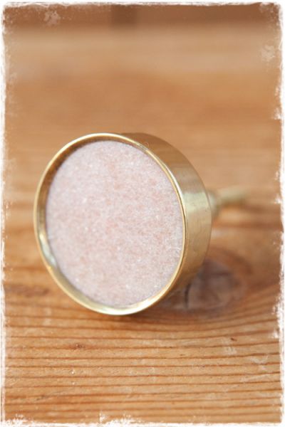 ronde knop goud met zalm roze marmer 4cm