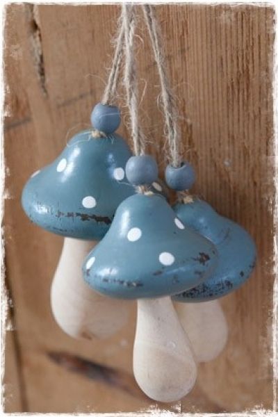 paddenstoelen-witte-stippen-blauw-hout-decoratie-kerst-herfst-webwinkel-janenjuup