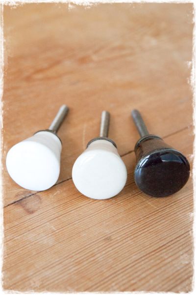 porseleinen deurknopjes met conische vorm in wit, crème en zwart (25mm doorsnede)