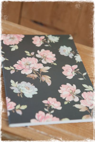 notebook schrift met blanco blaadjes