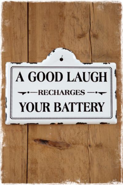 brocante tekstbord-a-good-laugh-recharges-your-battery---janenjuup-webwinkel-landelijke-brocante-woonaccessoires