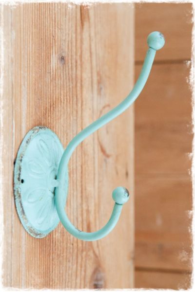 wandhaak mintgroen dubbel brocante sleets geverfd (15cm hoog)