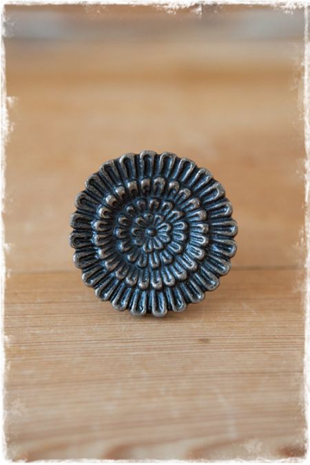 De andere dag Willen faillissement Grote ronde deurknop bloem brons zwart (5cm) | Jan&Juup